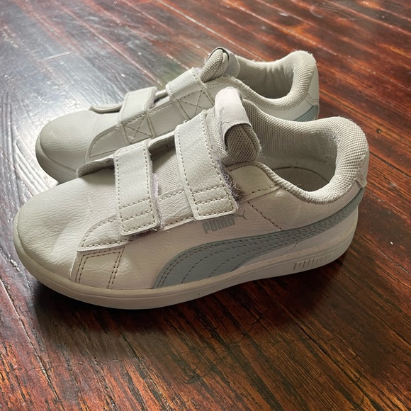 Puma White Velcro Sneakers Minimalist Design - Picture 3 of 7